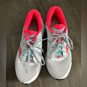 Saucony Womens Cohesion 13 Running Shoes Women’s 10 only worn 2-3 times